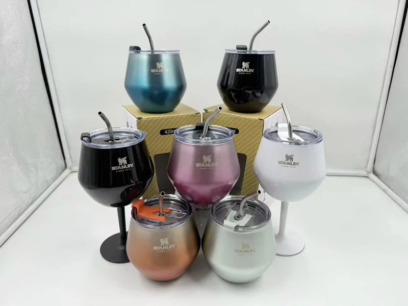 TAÇA COM TAMPA E CANUDO